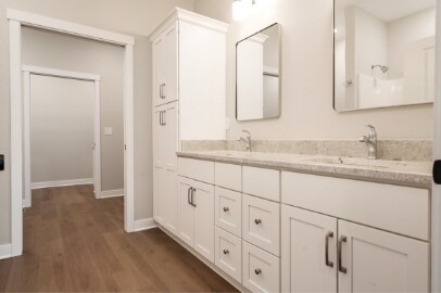 Building Photo - 5720 Willow Creek Ln