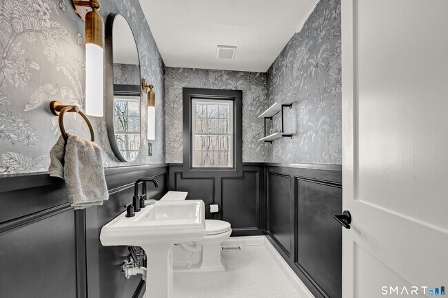 Building Photo - 5 Main Dr