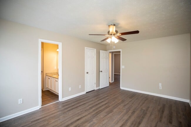 Building Photo - ** 3 bed 2 bath located off Wares Ferry Rd ** call (334) 366-9198 for a showing self tour