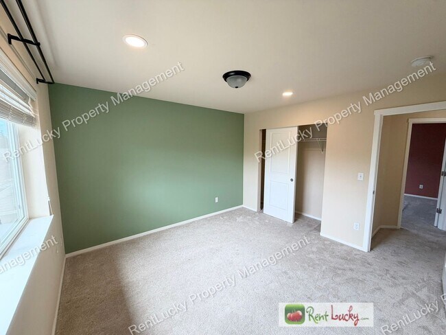 Building Photo - Amazing 5 Bedroom Home in Bothell with Gorgeous Finishes and Large Family Room!