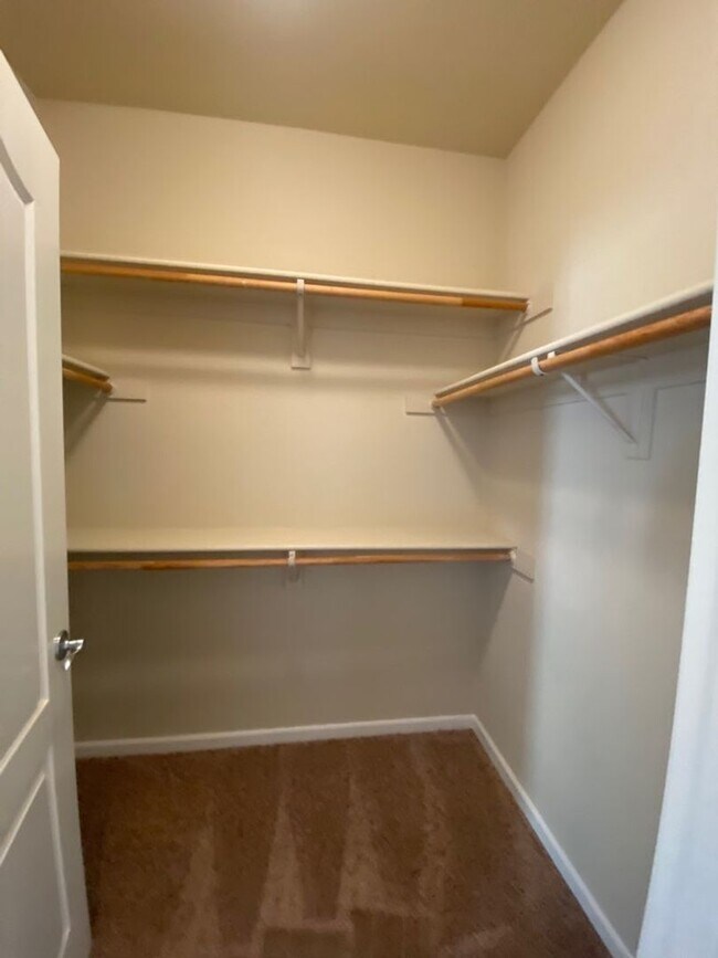 Building Photo - EXCEPTIONAL 4 BEDROOMS, 3 BATH, 3 CAR GARA...