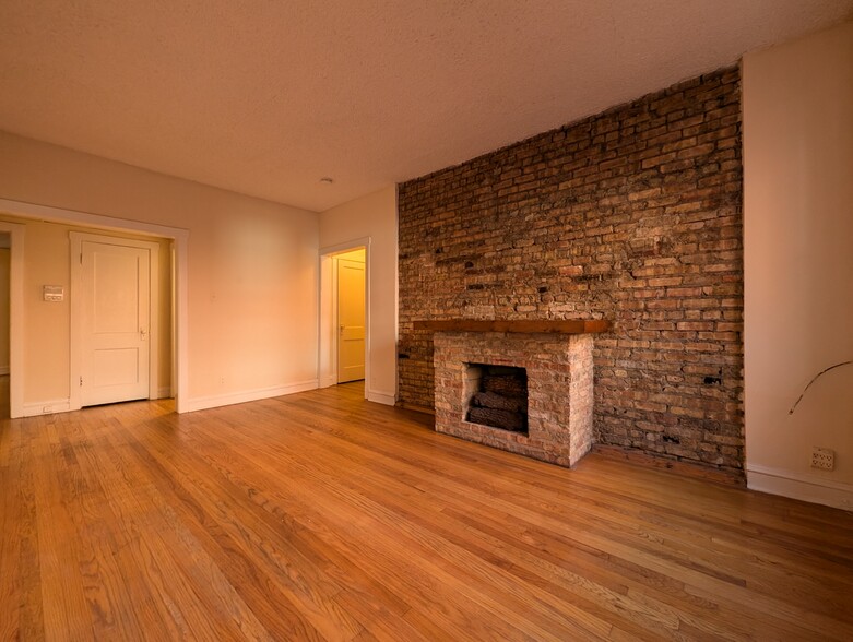 Building Photo - 3523 N Racine Ave