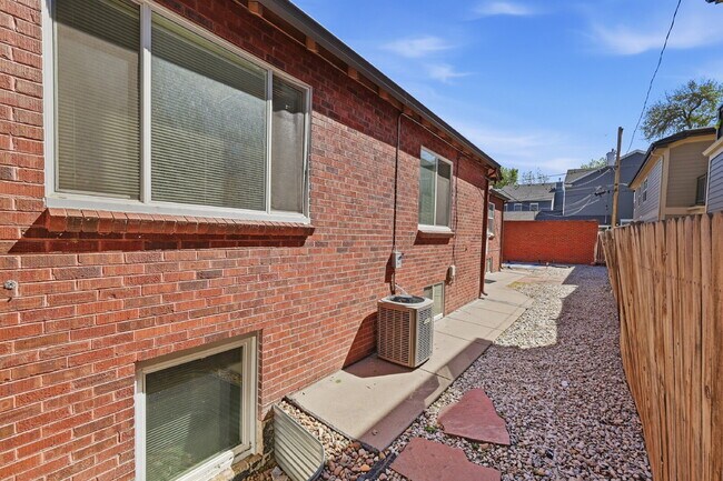 Building Photo - $2,895.95, 3-bed, 2-bath duplex in Denver with a washer and dryer and $300 off the first month's ...