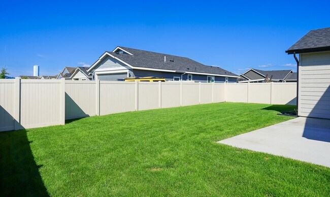 Building Photo - New to the market 3 bedroom 2 bath home.