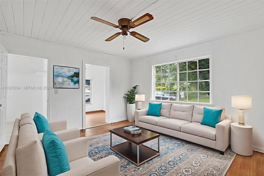 Building Photo - 321 NE 169th St