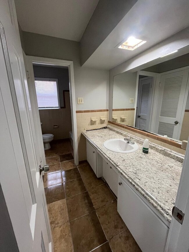 Building Photo - Picturesque Home Worth Checking Out