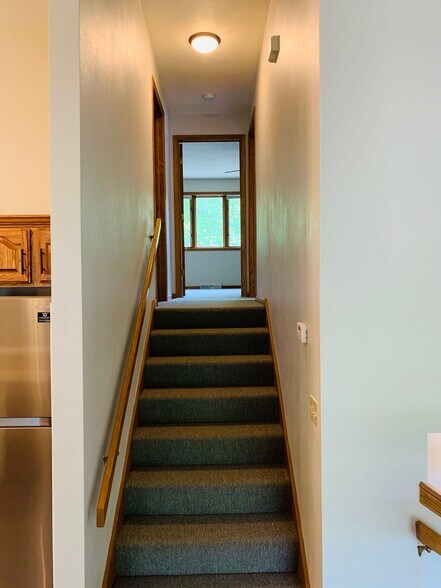 Building Photo - 371 Winnebago Ct