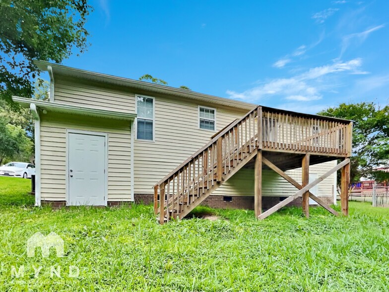 Building Photo - 200 Dulcimer Ln