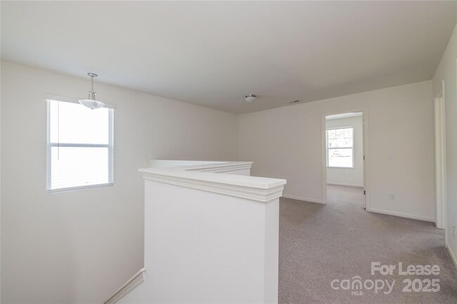 Building Photo - 710 Yorkshire Dr