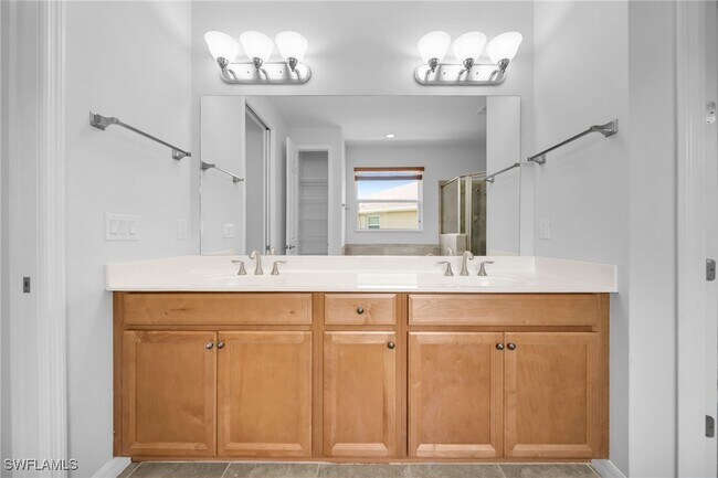 Building Photo - 271 Destiny Cir