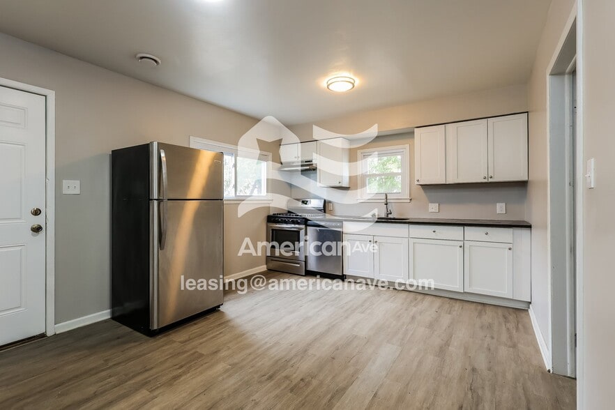 Building Photo - 1695 Moorhouse St