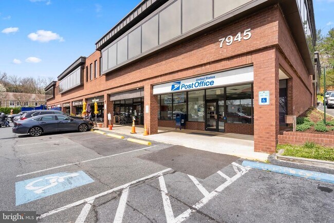 Building Photo - 7630 Tomlinson Ave