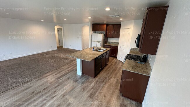 Building Photo - 5 bedroom, 2 bathroom, 3 car garage located near Taft Hwy/ Chevalier Rd