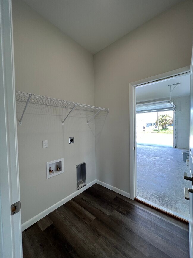 Building Photo - 1060 S Capri Ct