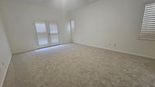 Building Photo - Beautiful Waterfront Home in Northwest Bakersfield