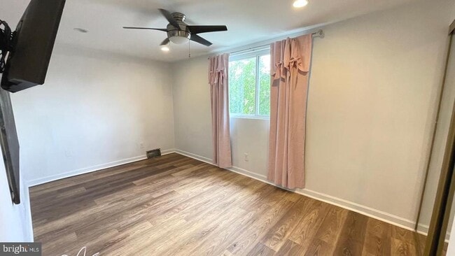 Building Photo - 324 Avon St