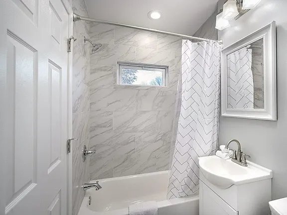 Building Photo - 333 C St SE