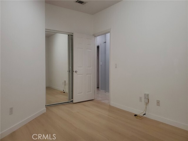 Building Photo - 851 W Kendall St