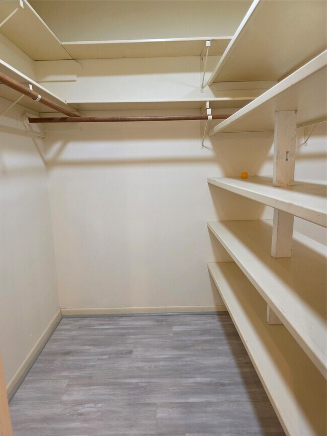 Building Photo - 406 Fox Briar Ln