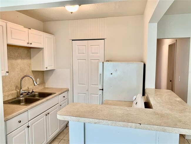 Building Photo - 2038 19th Ave W