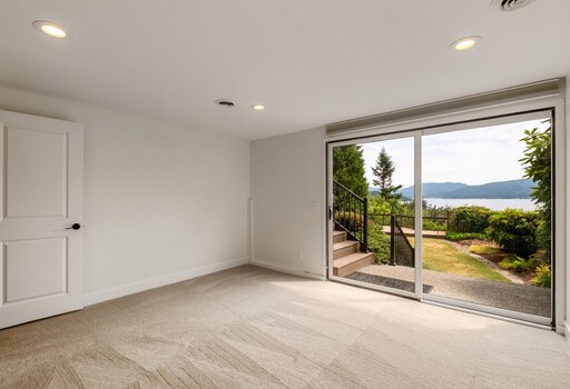 Building Photo - Stunning 4 bed home with Lake Sammamish Vi...