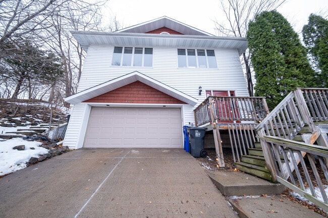 Building Photo - 1528 Desoto St