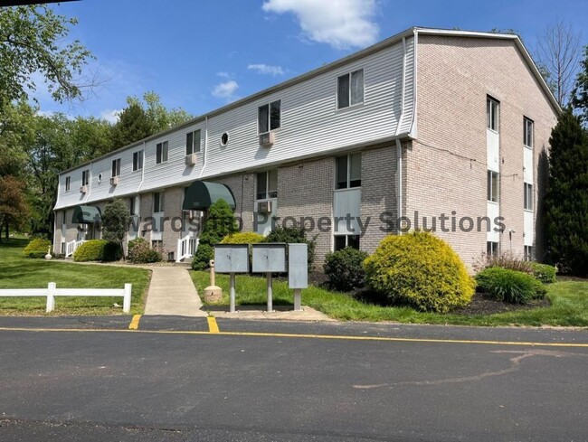 Building Photo - 7253 Hills & Dales, Massillon