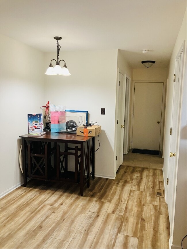 Building Photo - 3524 Willowview Ct