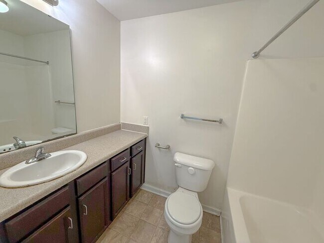 Building Photo - 4 Bed 4 Bath Condo with New carpet available now!!!