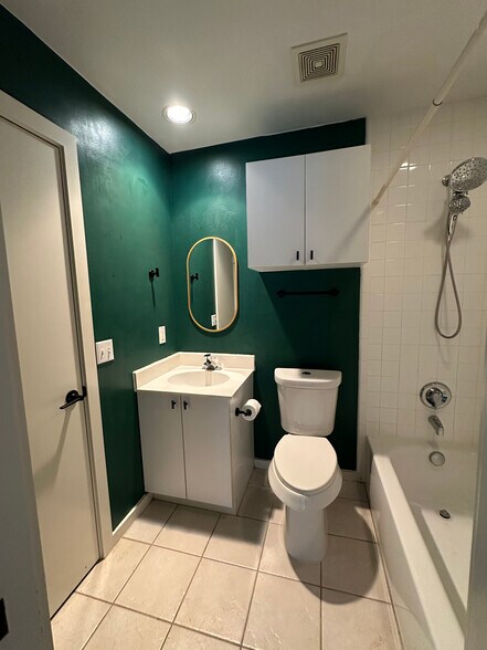 Building Photo - 918 Ruthven St