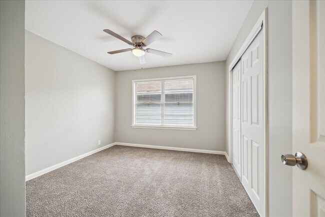Building Photo - 6306 Thrush Dr