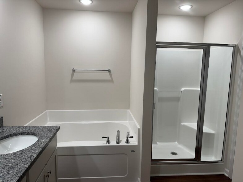 Building Photo - 103 Red Maple Pl