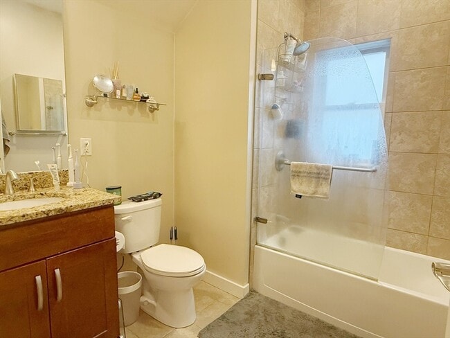 Building Photo - 54 Loomis St