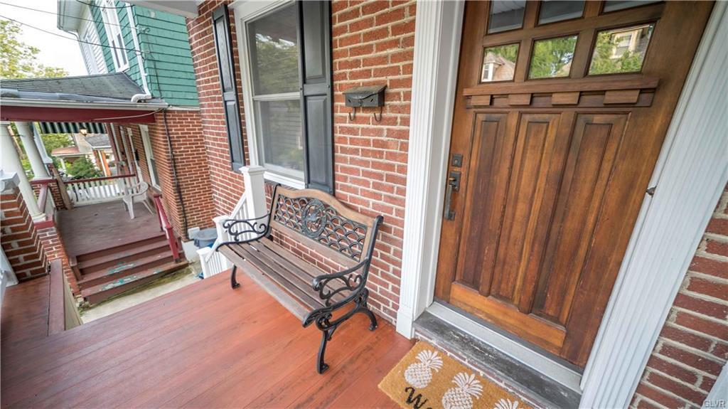 covered front porch - 908 Porter St