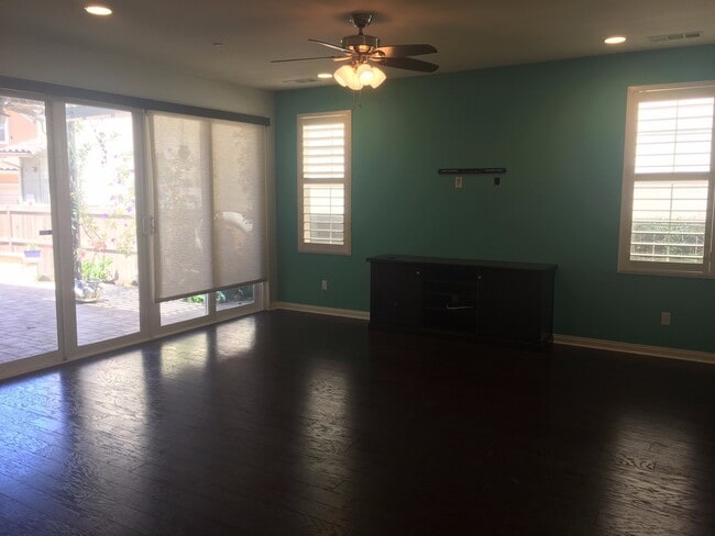 Building Photo - Move in Ready Home in the Beautiful Del Sur Community