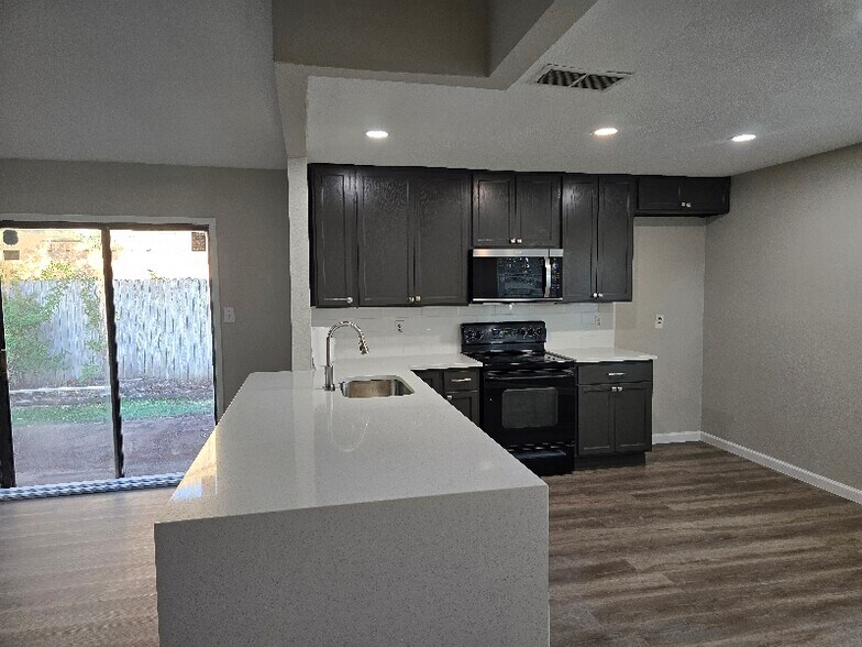 Building Photo - 4216 Malone Ave