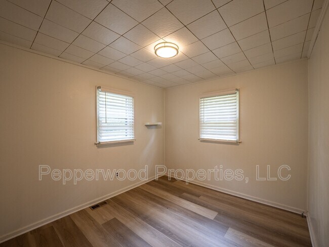Building Photo - 410 Peachtree Ln