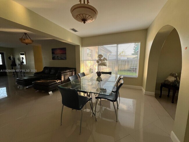 Building Photo - 3520 SW 104th Ave