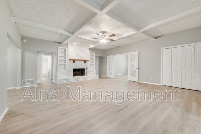 Building Photo - 1005 Canadian Cir