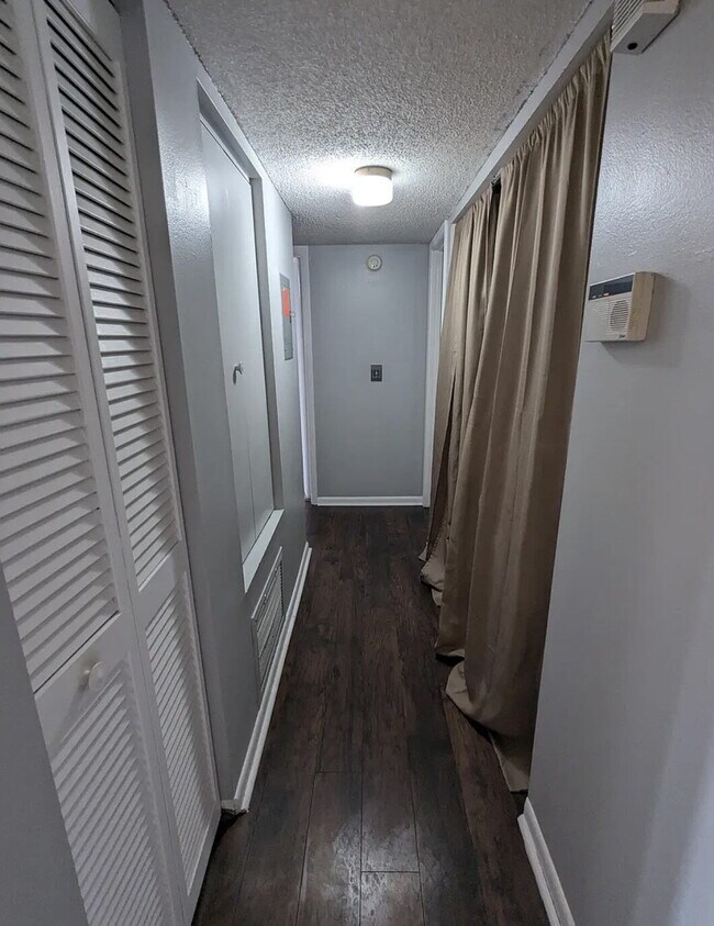 Building Photo - Centrally located, yet secluded 2 bedroom condo in the heart of Orlando for Rent