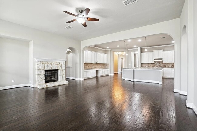 Building Photo - 8804 Vantage Point Dr