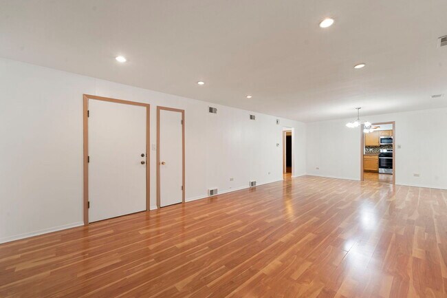 Building Photo - 1941 N 19th Ave