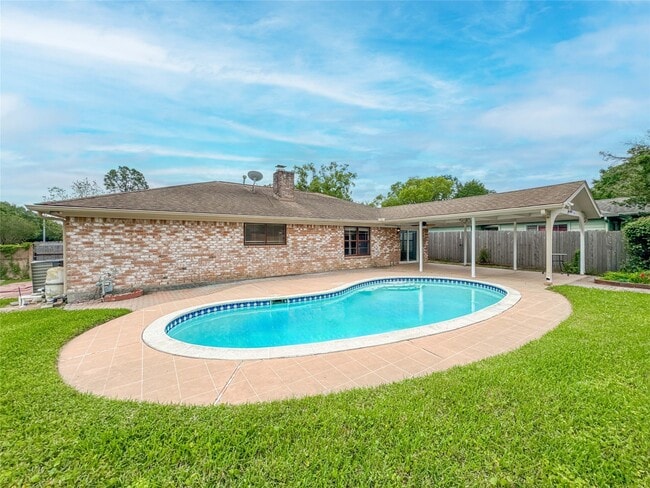 Primary Photo - 15002 Torry Pines Rd