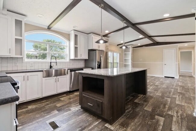 Building Photo - 52 Vacation St