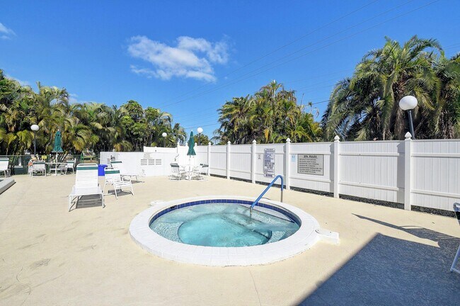 Building Photo - 1631 NW 18th Ave