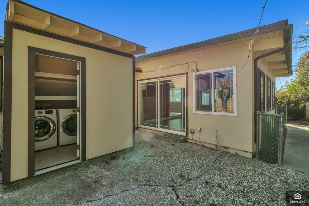 Building Photo - 402 Marylinn Dr