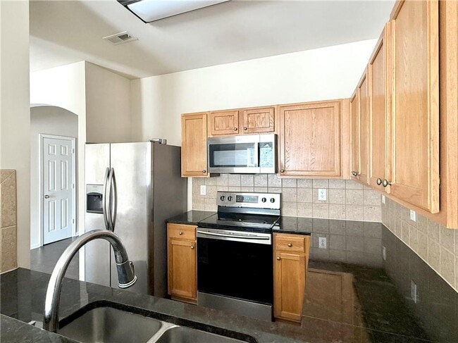 Building Photo - 5579 Lindeman Ln