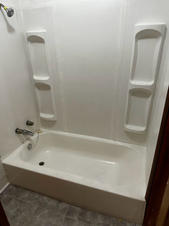 Building Photo - MOVE IN SPECIAL!! FIRST MONTH RENT FREE! CALL US TODAY!