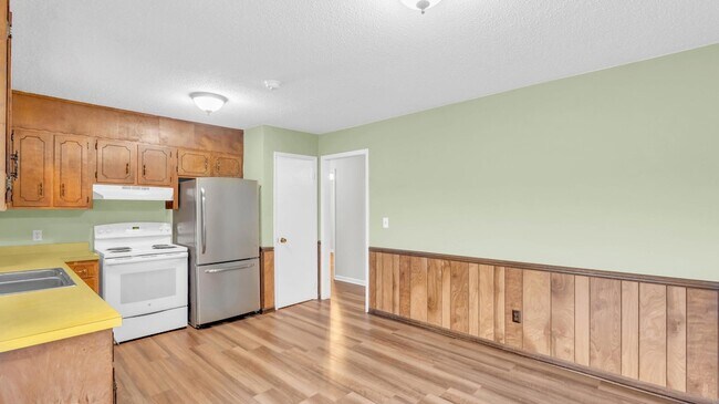 Building Photo - 6923 Barter Dr