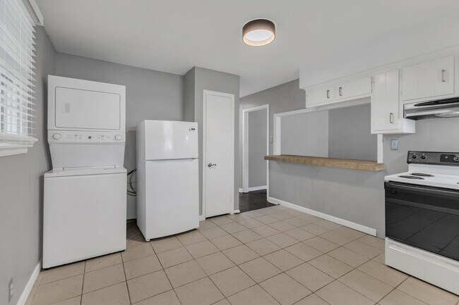 Building Photo - Charming Duplex in Prime Walkable 12 South Location!